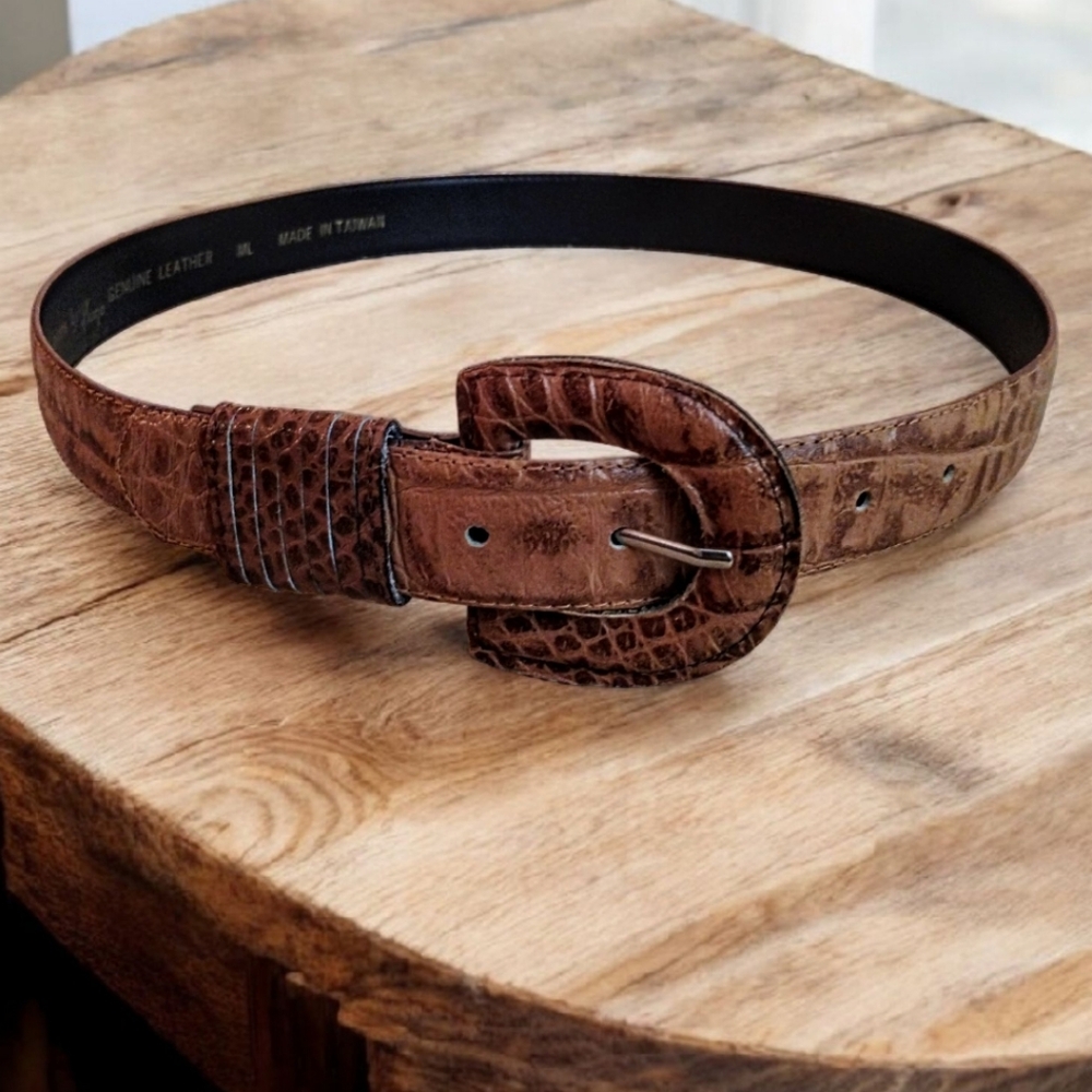 Fashions By HUGO Brown Leather Alligator Embossed Leather Belt Size M/L